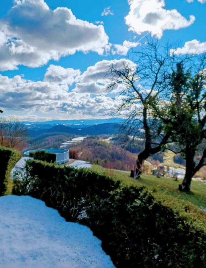 NAJEM VIKENDA DOLENJSKA POČITNIŠKA HIŠA PERME, RENTA COTTAGE DOLENJSKA SLOVENIA
