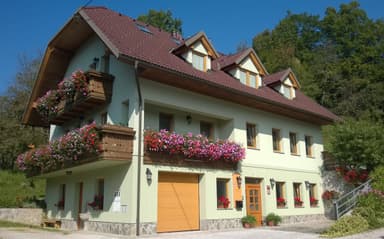 APARTMAJI KAMNIK TK HRIBAR