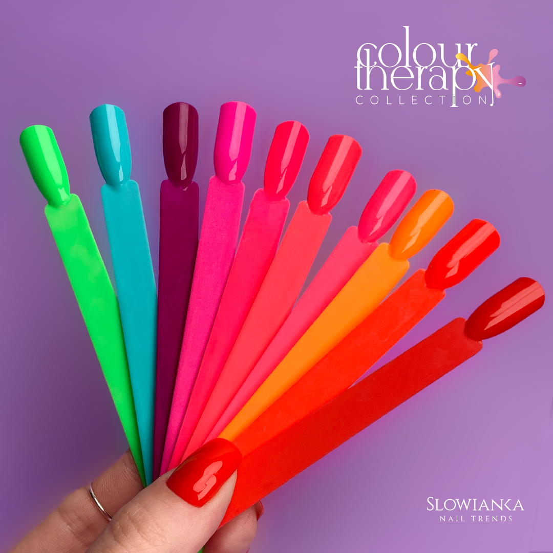 Kolekcijo trajnih lakov Colour Therapy sestavljajo poletne neonske barve, ki so užitek pri uporabi nohtnih stilistov in ustvarjajo nepozabne užitke naših klienkt, ki te barve nosijo. Na voljo v steklenički 8 ml.